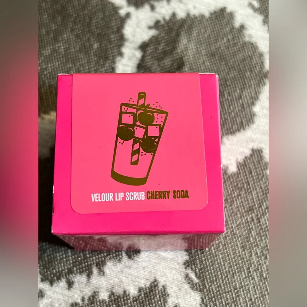 Jeffree Star Cosmetics Velour Lip Scrub - Cherry Soda